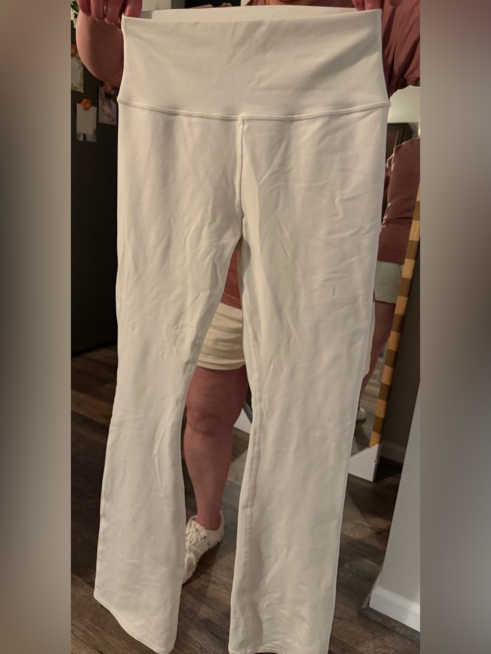 White ALO yoga pants
Size L